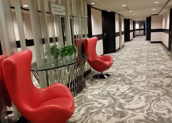 Regal RiversideAirport Hotel